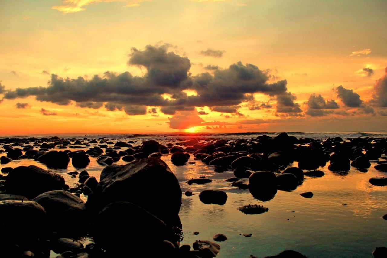 Medewi Beach Inn Pulukan Exterior foto